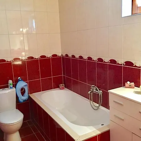 Szolocskei Vendeghaz Es Piheno Holiday home *
