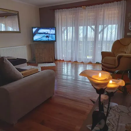 Vakantiehuis Szolocskei Vendeghaz Es Piheno Eger